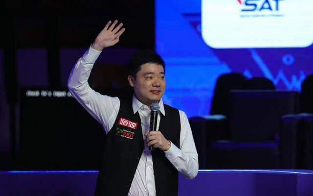 AI的运作可以分为四个阶段：数据输入、数据训练、内容输出、内容使用。