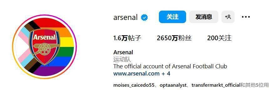 海莉·比伯生子后与金小妹出街 下衣失踪身材恢复中 2024-09-12 当地时间09月11日，美国洛杉矶，海莉·比伯和“金小妹”凯莉·詹娜现身街头。